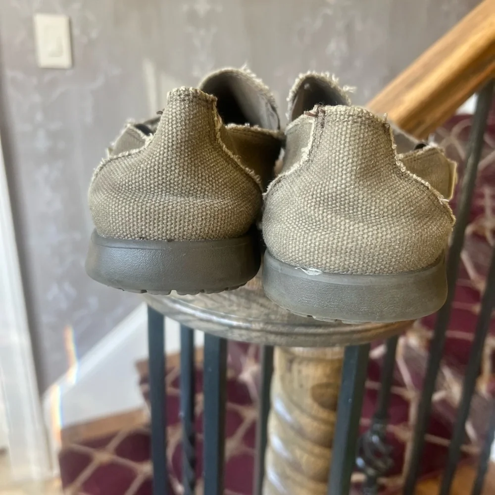 Crocs men’s size 8 fabric olive green, good condition